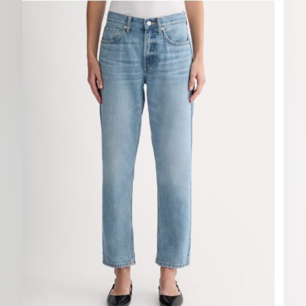Everlane Women's Straight Leg Jeans in Light Blue Wash